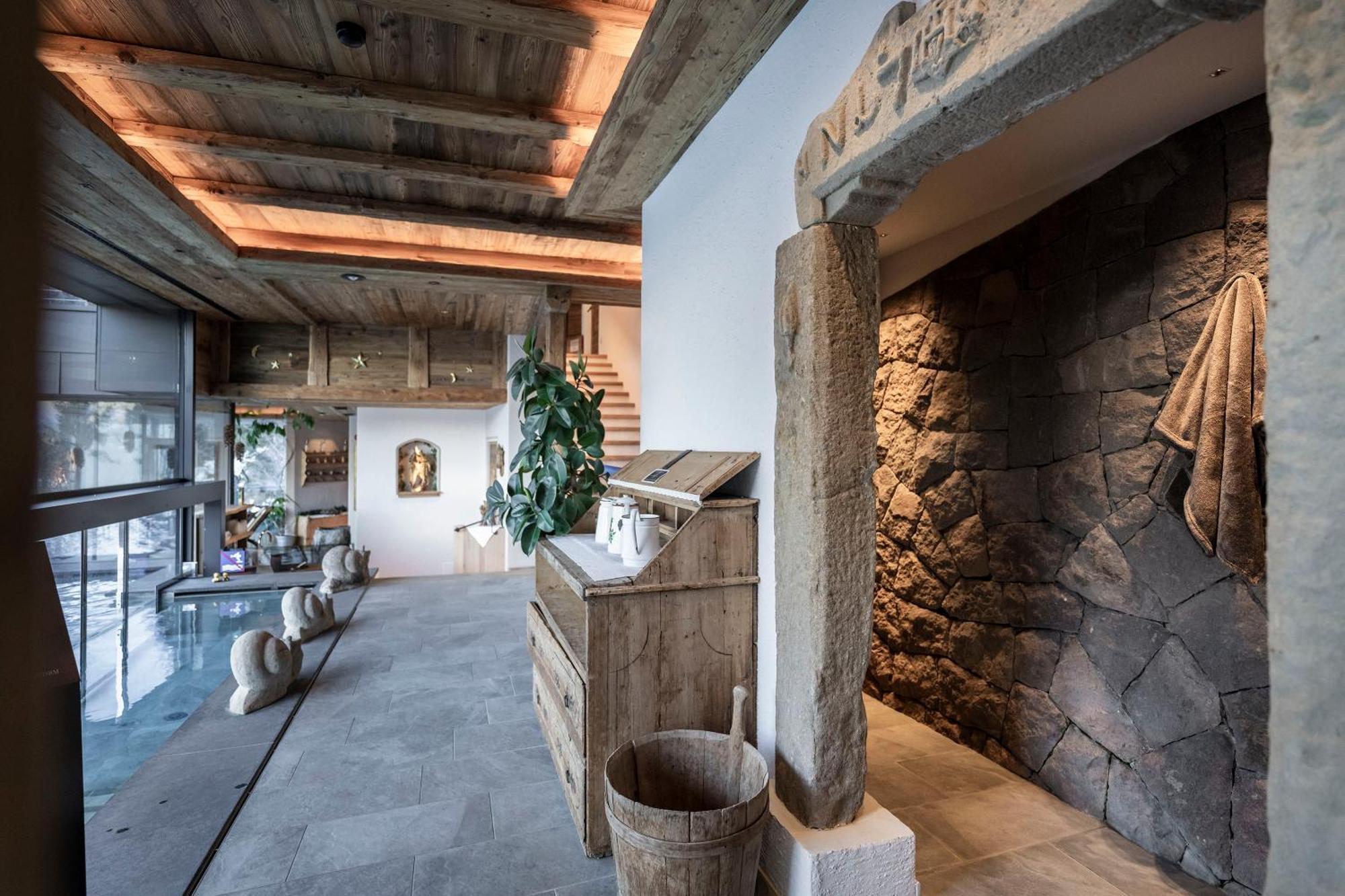 Charmehotel Uhrerhof - Deur Urtijëi Dış mekan fotoğraf